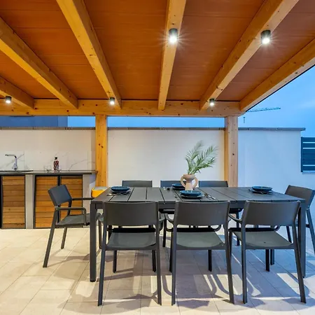 4 Schlafzimmer, 3 Badezimmer, Kueche, Wohnzimmer, Privater Pool, Grill Semesterbostad