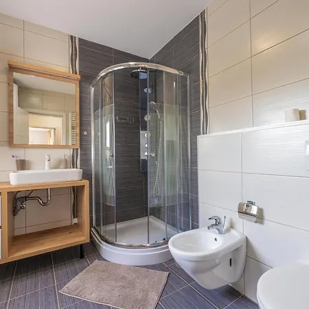 4 Schlafzimmer, 3 Badezimmer, Kueche, Wohnzimmer, Privater Pool, Grill Semesterbostad Vodnjan