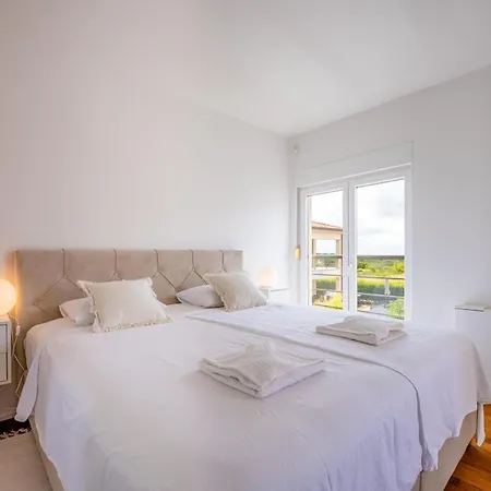 4 Schlafzimmer, 3 Badezimmer, Kueche, Wohnzimmer, Privater Pool, Grill Semesterbostad