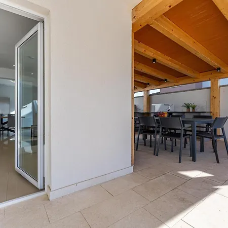 4 Schlafzimmer, 3 Badezimmer, Kueche, Wohnzimmer, Privater Pool, Grill Semesterbostad *